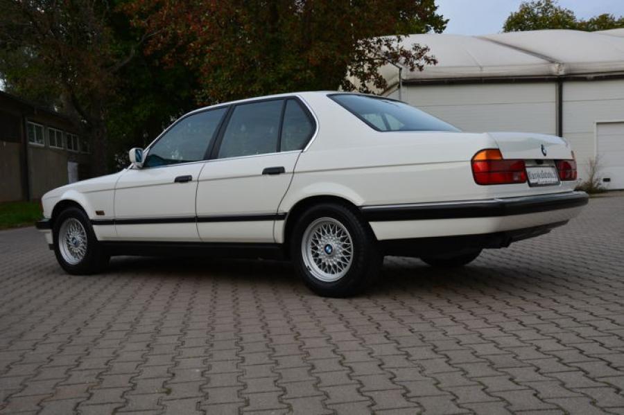  BMW 740i (E32) 1992 года  (UK) (фото 64 из 170)